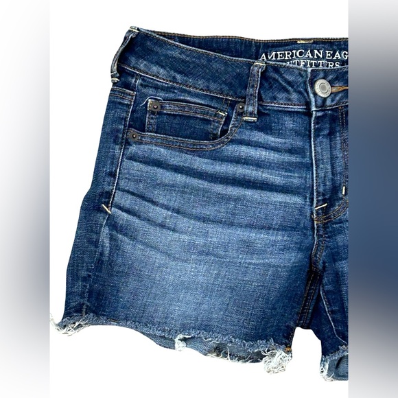 American Eagle Denim Shorts Women Size 8 Super Stretch Raw Hem Blue Distressed - Picture 3 of 10